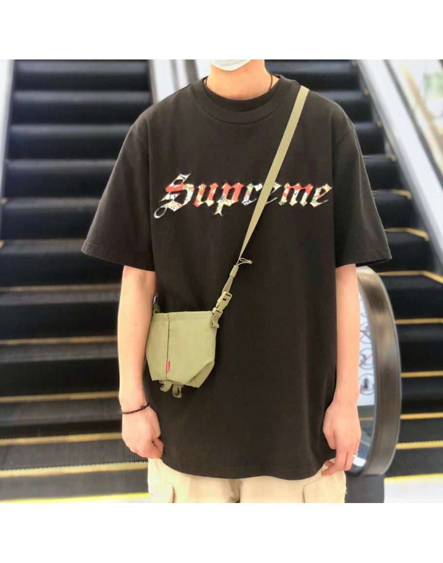 Supreme offers neck pouch